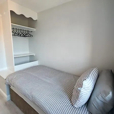 Brecon Gardens 4 Bedroom Group بيت للعطل South Bank