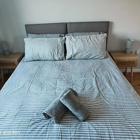 Brecon Gardens 4 Bedroom Group * South Bank