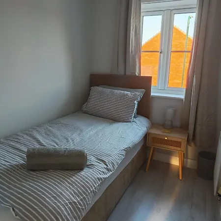 Brecon Gardens 4 Bedroom Group بيت للعطل *